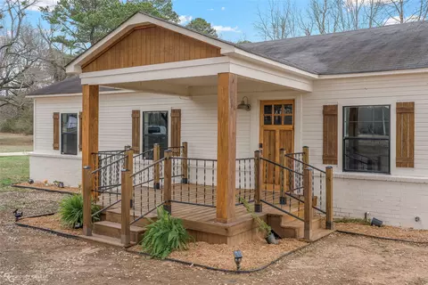 Exterior - 16242 Highway 157, Benton, LA 71006 photo 3 of 7