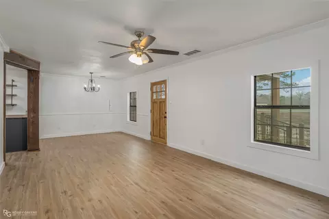 Living - 16242 Highway 157, Benton, LA 71006 photo 4 of 4