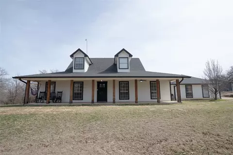 725 Hunter Trl, Bridgeport, TX 76426