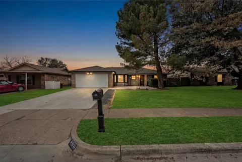 400 Blue Ridge Trl, Saginaw, TX 76179