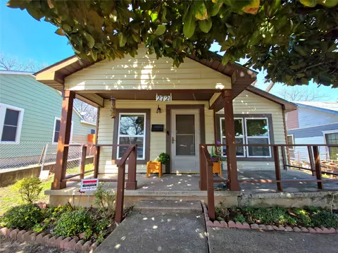 2721 Sharon St, Dallas, TX 75211