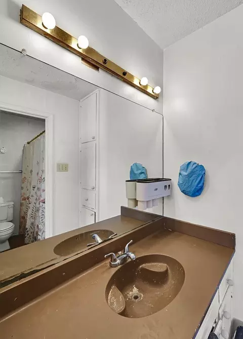 Bath - 2409 Macarthur Dr, Waco, TX 76708 photo 2 of 3