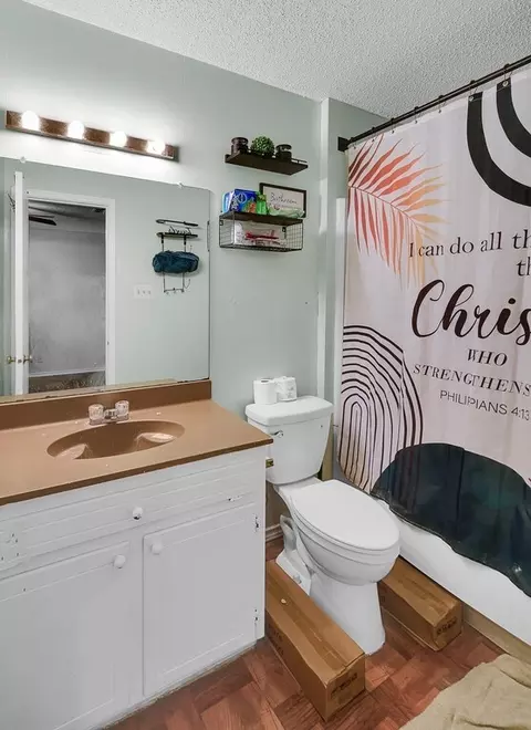 Bath - 2409 Macarthur Dr, Waco, TX 76708 photo 3 of 3