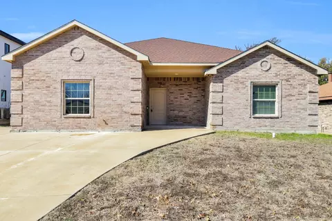 2923 E Pepperidge Dr, Lancaster, TX 75134