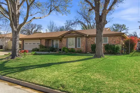 1760 Acorn Ln, Hurst, TX 76054