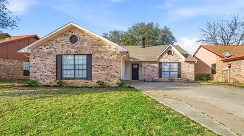 3840 Seven Gables St, Fort Worth, TX 76133