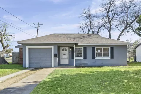 660 Schieme St, River Oaks, TX 76114