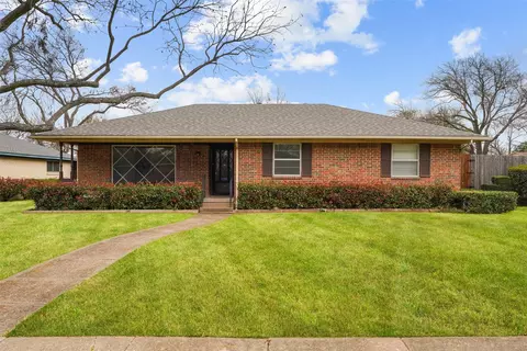2102 Lansdowne Dr, Garland, TX 75040