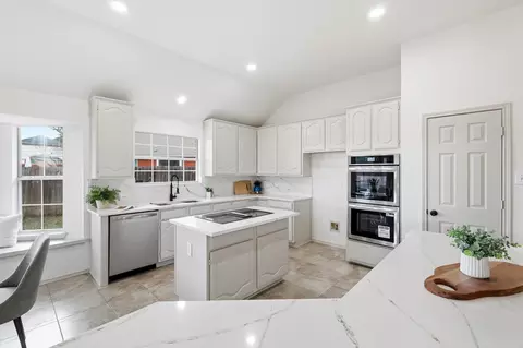833 Tealwood Cir, Flower Mound, TX 75028