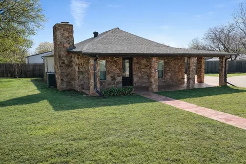 405 S Hannaford St, Granbury, TX 76048