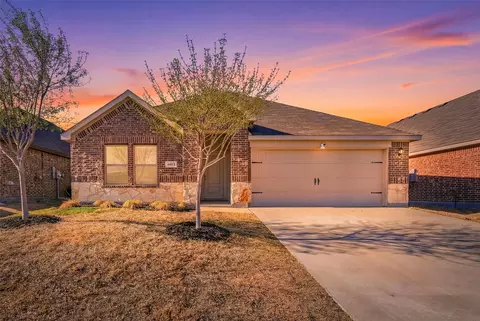 1012 Grand View Dr, Ennis, TX 75119