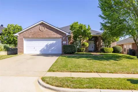 1703 Birch Ln, Corinth, TX 76210