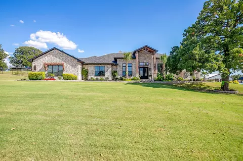 312 Pear Valley Ln, Burleson, TX 76028