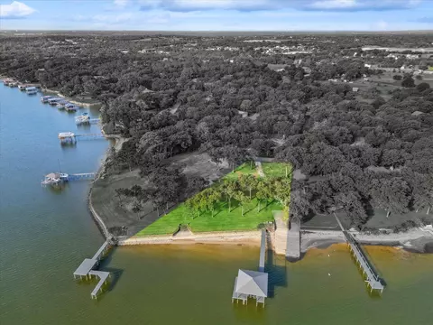 12424 Lake Forest Dr, Azle, TX 76020
