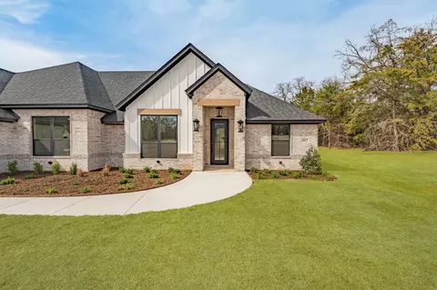 2017 Forest Brg, Azle, TX 76020