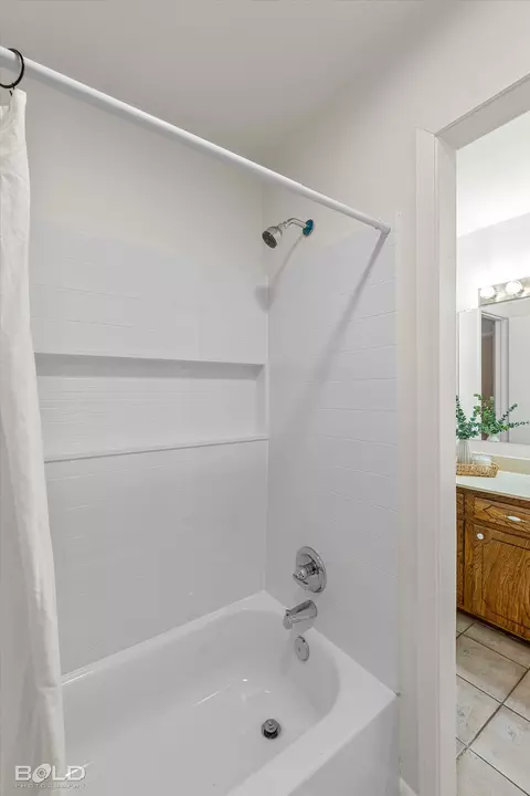 Bath - 103 Arkla Dr, Springhill, LA 71075 photo 2 of 3