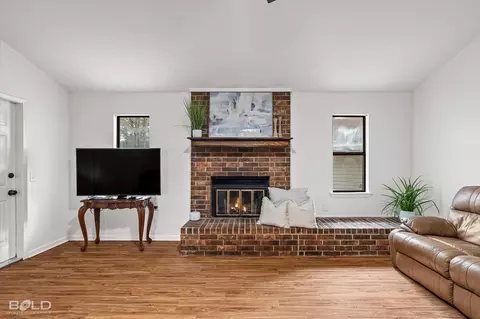Living - 103 Arkla Dr, Springhill, LA 71075 photo 3 of 4
