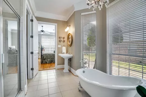 Bath - 8 Griffith Ct, Terrell, TX 75160 photo 2 of 4