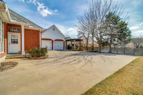 Exterior - 8 Griffith Ct, Terrell, TX 75160 photo 3 of 4