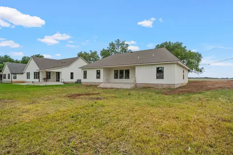 Exterior - 5200 Bogey Ln, Waco, TX 76708 photo 7 of 8