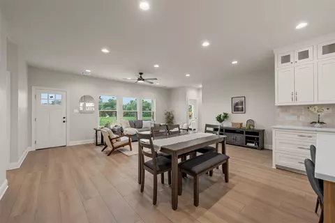 Dining - 5200 Bogey Ln, Waco, TX 76708 photo 2 of 2