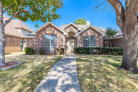 2337 Fox Glenn Cir, Bedford, TX 76021