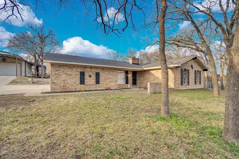 2004 Valley Dr, Crowley, TX 76036