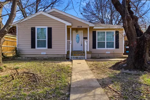1809 Maple St, Grand Prairie, TX 75050