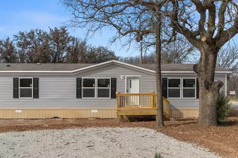 107 Valley St, Bridgeport, TX 76426