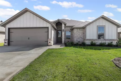624 Jameson St, Springtown, TX 76082