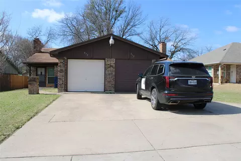 615 Renfro St, Burleson, TX 76028