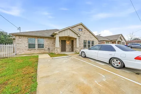 709 W Madison St, Ennis, TX 75119