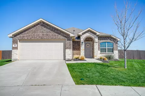 800 Amberwood Ct, Haslet, TX 76052