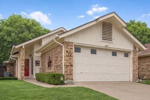 417 Sunnybrook Ct, Bedford, TX 76021
