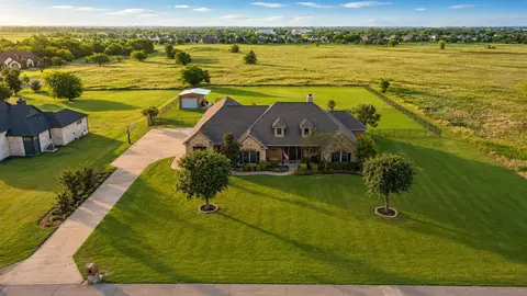 1354 Shadow Lks, Wills Point, TX 75169