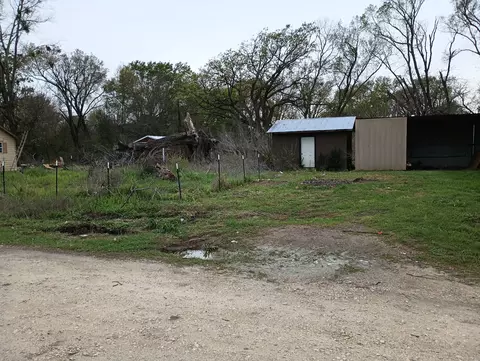 908 Peach St, Trinidad, TX 75163
