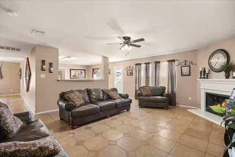 941 Honey Locust Ln, Crowley, TX 76036