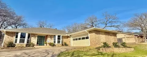 2805 Burlwood Dr, Arlington, TX 76016