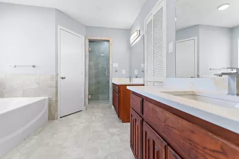 Bath - 655 E Reindeer Rd, Lancaster, TX 75146 photo 1 of 3