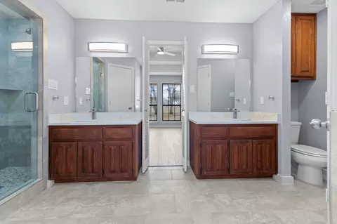 Bath - 655 E Reindeer Rd, Lancaster, TX 75146 photo 2 of 3