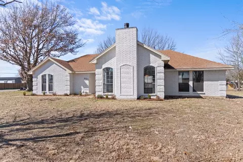 655 E Reindeer Rd, Lancaster, TX 75146