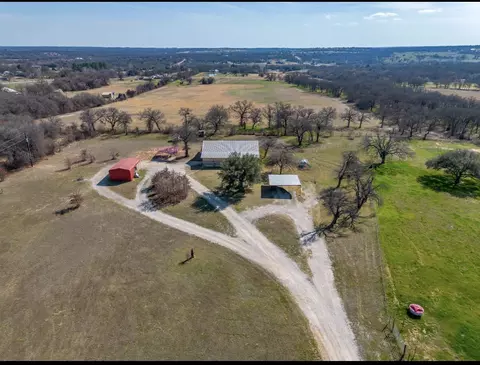 670 Loggins Trl, Poolville, TX 76487