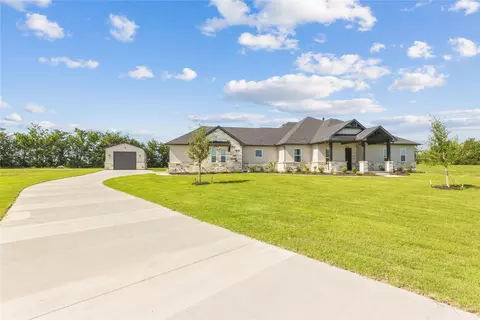 8401 Stallion Dr, Godley, TX 76044