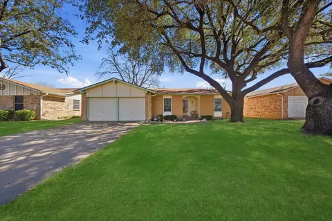 6304 Buckingham Trl, North Richland Hills, TX 76182