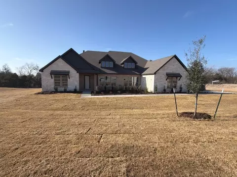 905 Perrin Ln, Van Alstyne, TX 75495