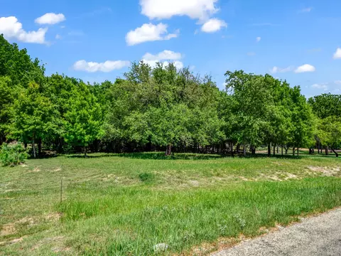 1120 Paradise Pkwy, Poolville, TX 76487