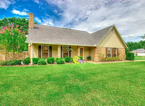 103 Lakewood Point Dr, Bossier City, LA 71111