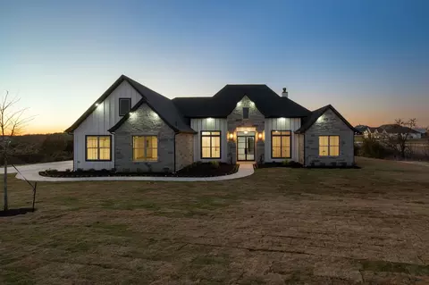 1040 Eagles Bluff Dr, Weatherford, TX 76087