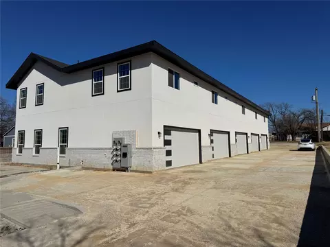 6800 Oak Crest Dr W, Fort Worth, TX 76140