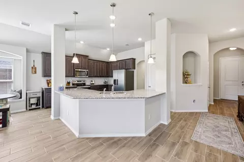 212 Magnolia Dr, Azle, TX 76020